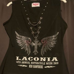 Really cute Blingy with gun winged back Brand new w/o tags never worn  size L